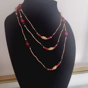 Multicolored 3 Strand Necklace.🌴